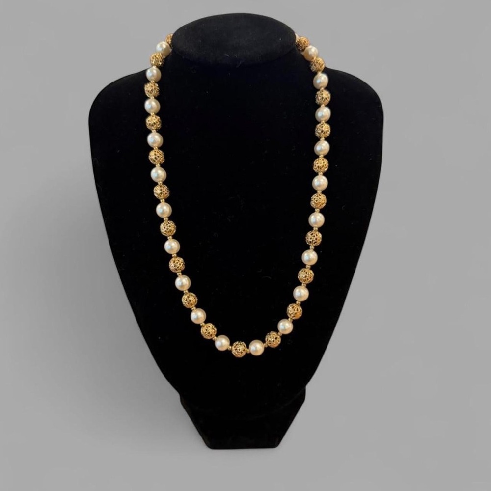 Chic Gold Filigree Faux Pearl Necklace